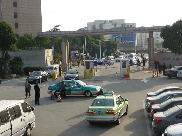 車牌識別系統(tǒng)生產(chǎn)廠家致力于解決城市停車矛盾